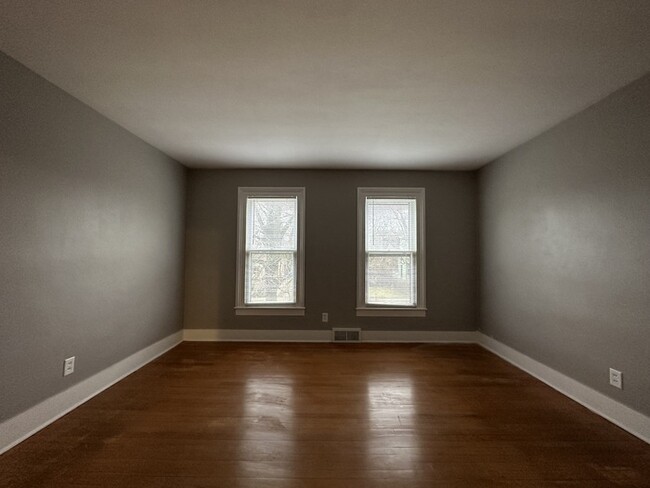 Foto del edificio - Large 2 bedroom apartment downtown Kalamazoo!