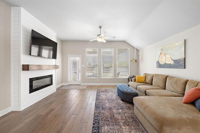 Foto del edificio - 18219 Hayden Lakes Dr