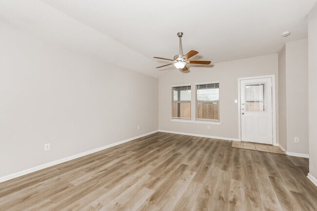 Foto del edificio - 829 Walls Blvd