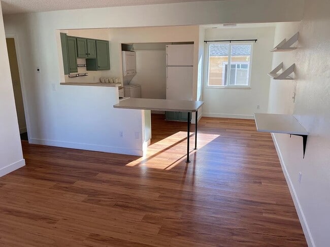 Foto del edificio - Riverbend Fourplex