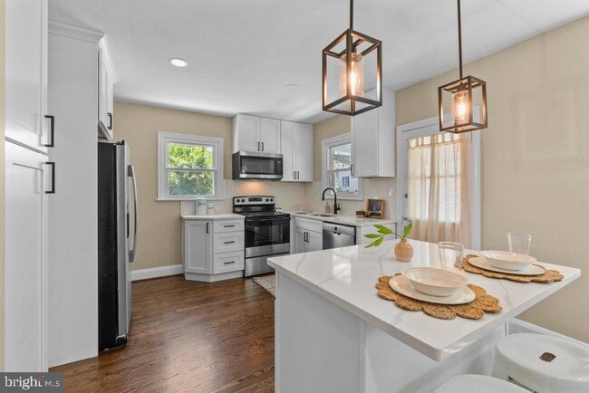 Building Photo - 3027 Lavender Ave