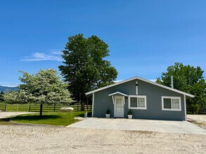 Building Photo - 1334 Country Rd
