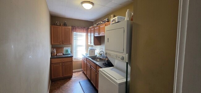 Building Photo - 72 Seymour St