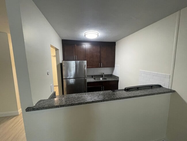 Building Photo - Easy ground-level studio in Watertown