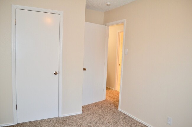 Foto del edificio - Beautifully updated move-in ready 3/2.5