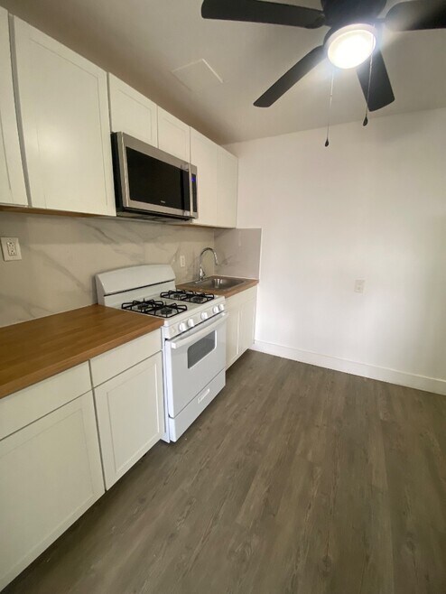 Building Photo - 813D Courtois