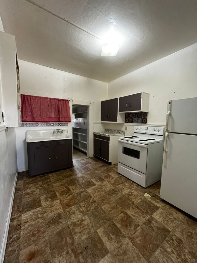 Building Photo - 515-517 N Elm St