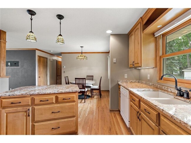 Building Photo - 3225 W 87th St