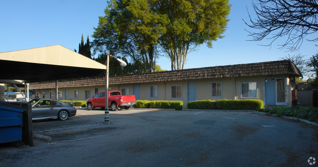 Primary Photo - 889 W El Camino Real