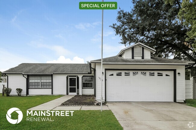 Building Photo - 1523 Maplewood Cir