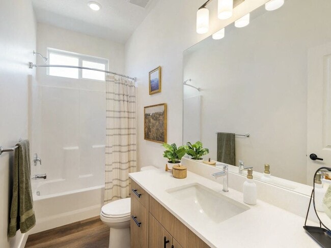 Bright Bathroom - Orchard Park Townhomes