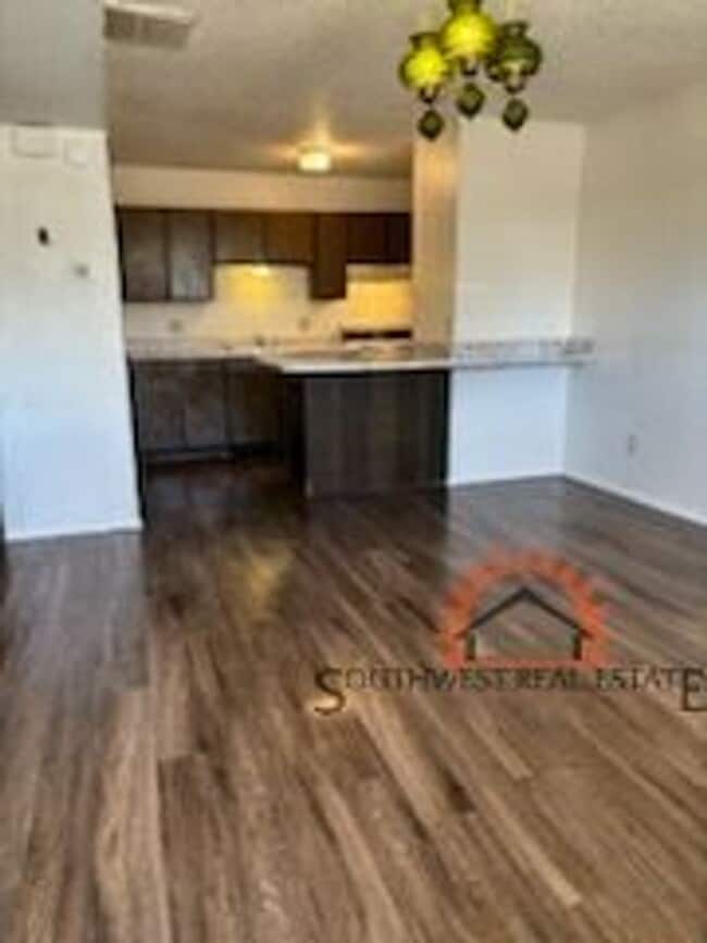 Foto del edificio - 1633 Cameo St