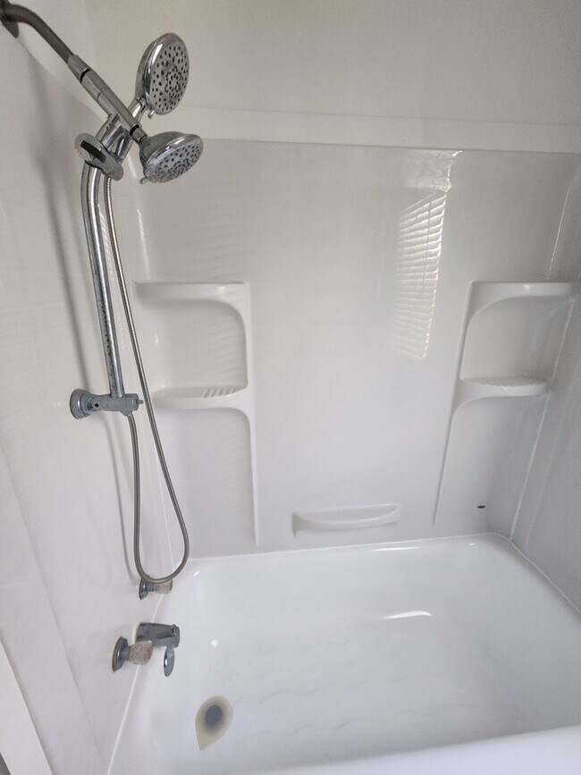 Tub - 505 E 28th Ave