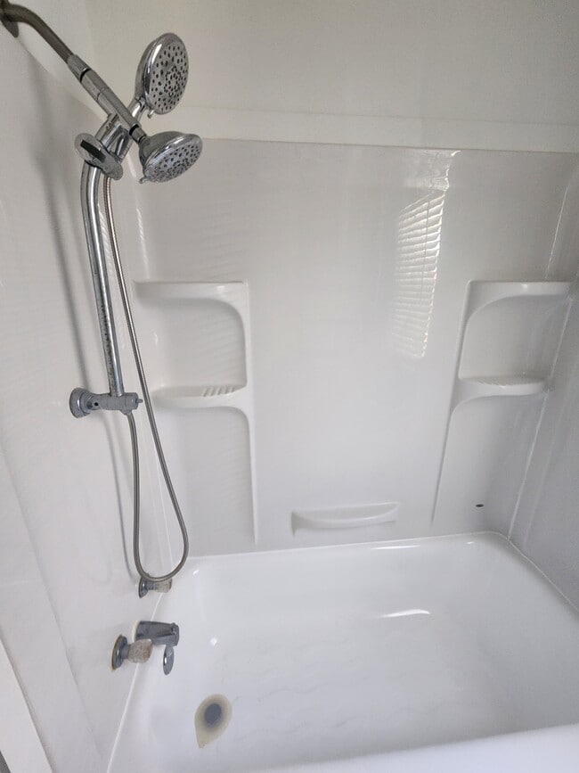 Tub - 505 E 28th Ave