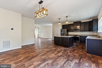 Building Photo - 555 English Oak Ln