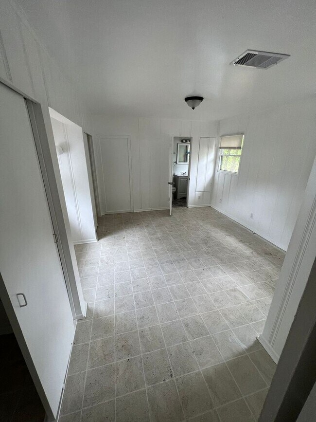Building Photo - 4600 Lawndale Ave