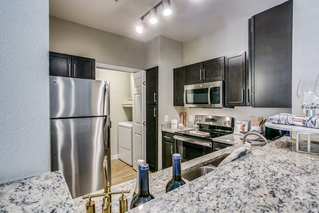 Amplias Kitchen| apartamentos de River Oaks, en alquiler | Essex House - The Essex House