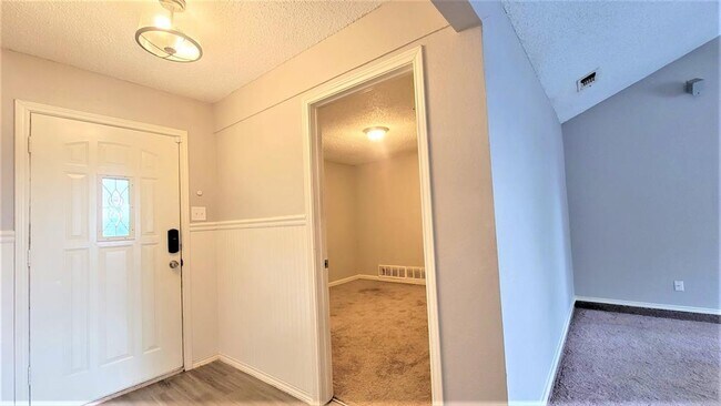 Building Photo - 4606 Mandalay Dr