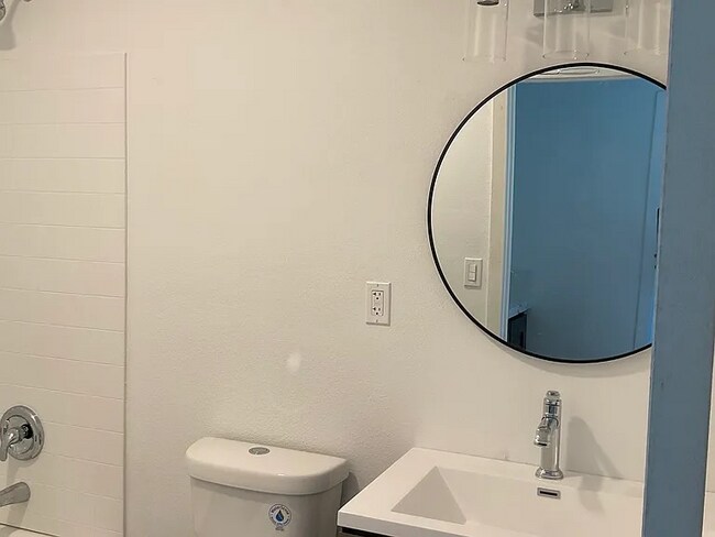 Foto del edificio - 1587 Claremont Pl