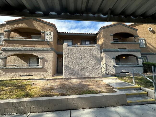 Building Photo - 201 Mission Laguna Ln