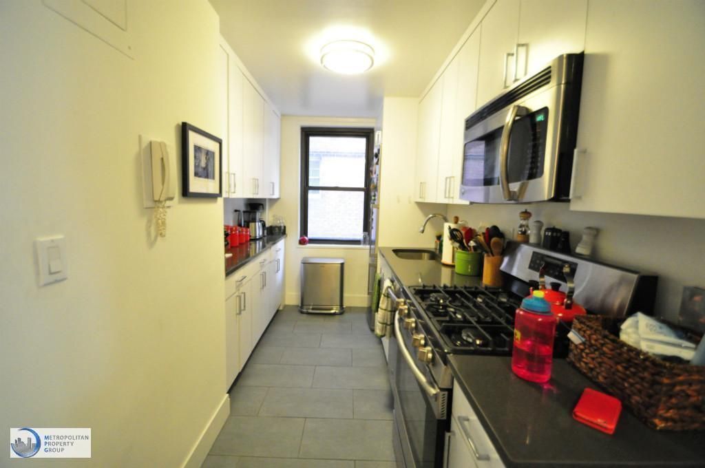 Kitchen - 96 5th Ave