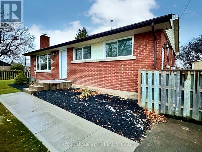 Building Photo - 10 Glenellen Dr