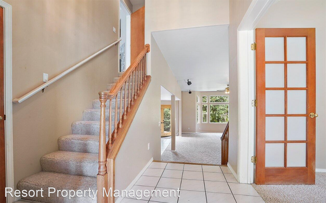 Building Photo - 5 br, 4 bath House - 968 N. Armstrong Dr