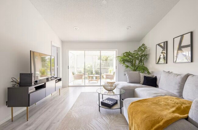 Foto del edificio - 7761 Jewel Ln