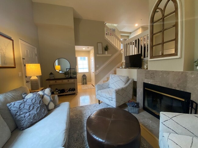 Building Photo - Danville, Shadowhawk 3 Bed, 2.5 Ba., Corner Townhouse, Close to great schools, 2 year lease