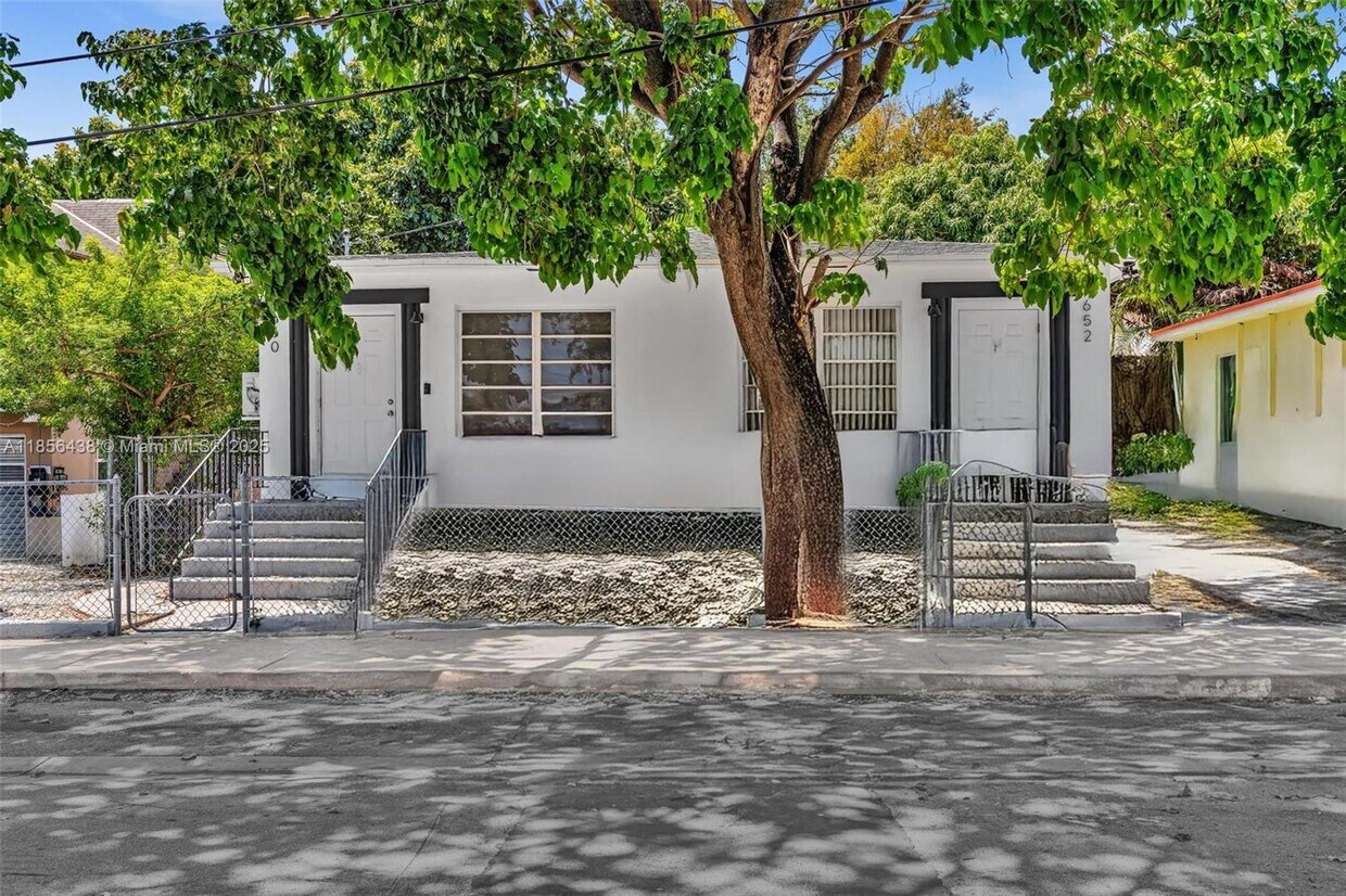 Primary Photo - 652 SW 5th St
