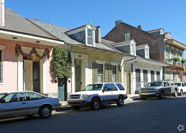 Building Photo - 829 Dumaine St