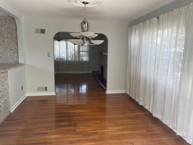 Foto del edificio - 674 Forest St