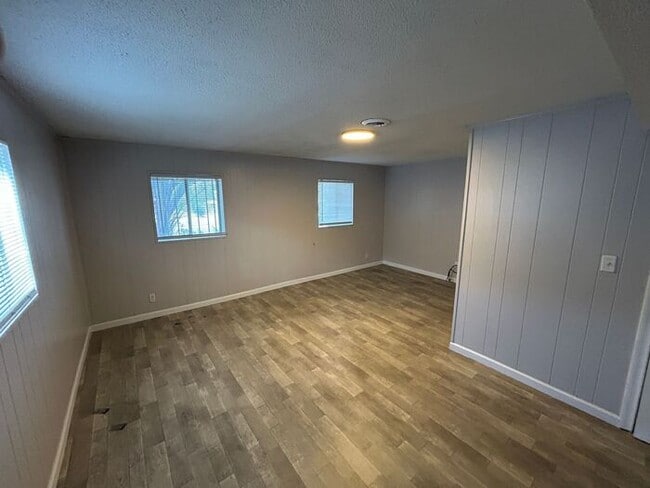 Building Photo - 4105 Jefferson Ave SW