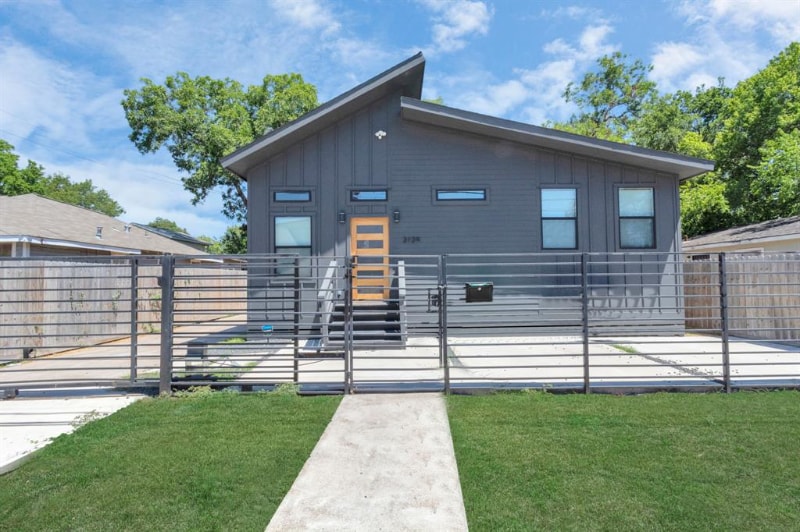 Photo - 3439 Reeves St