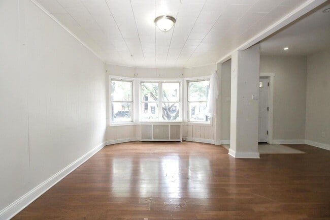 Building Photo - 2244 W Irving Park Rd