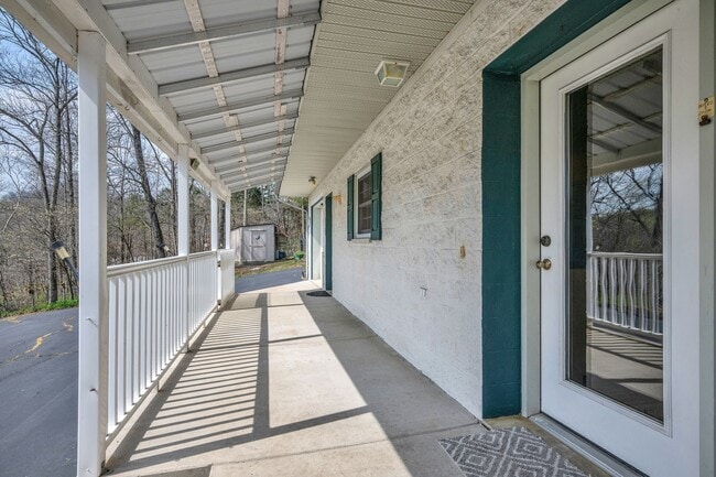 Building Photo - 7506 Sleepy Hollow Rd
