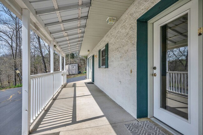Foto del edificio - 7506 Sleepy Hollow Rd