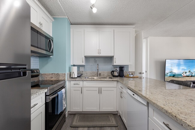 Photo - 411 Hobron Ln Townhome