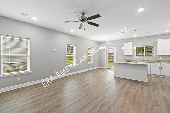 Foto del edificio - 400 Walters Cir