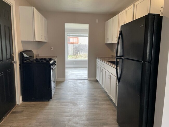 Building Photo - Spacious 4-Bedroom Home in Kentwood – Minutes from Grand Rapids