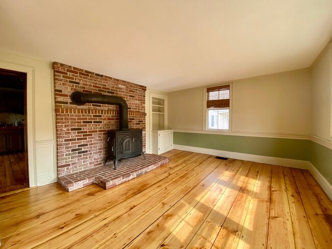 Foto del edificio - 2 BED/ 1 BATH Duplex in AMESBURY, MA