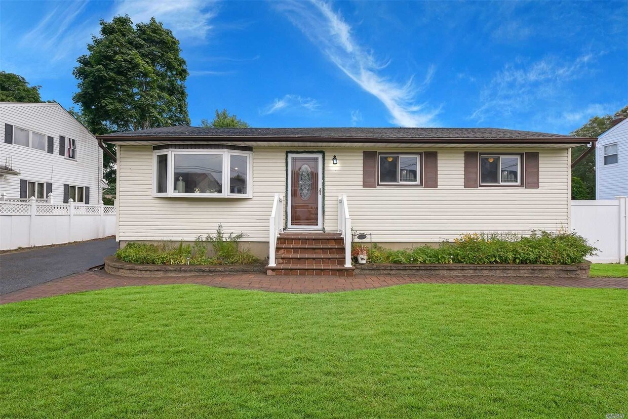 Primary Photo - 23 Palfrey Ave