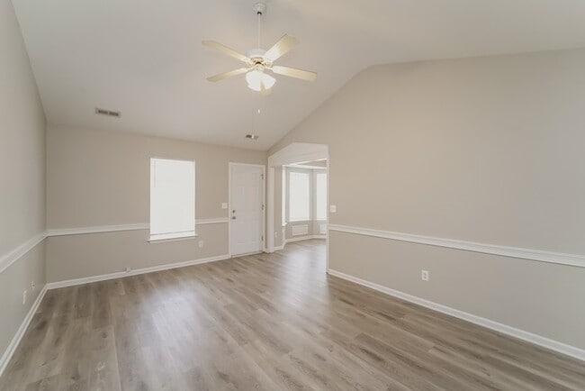 Building Photo - 9421 Dewey Dr
