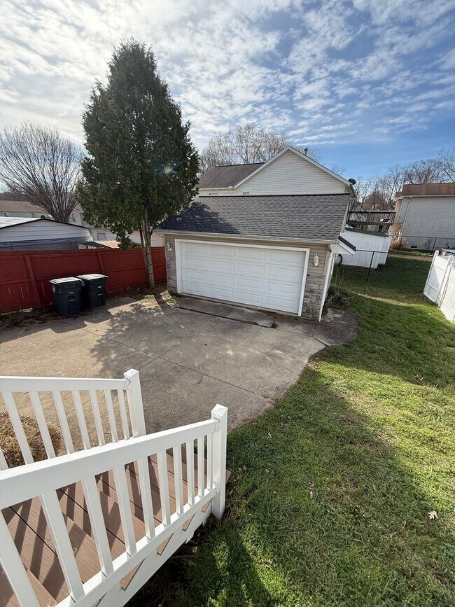 Building Photo - 3 Bedroom 1 1/2 Bath House