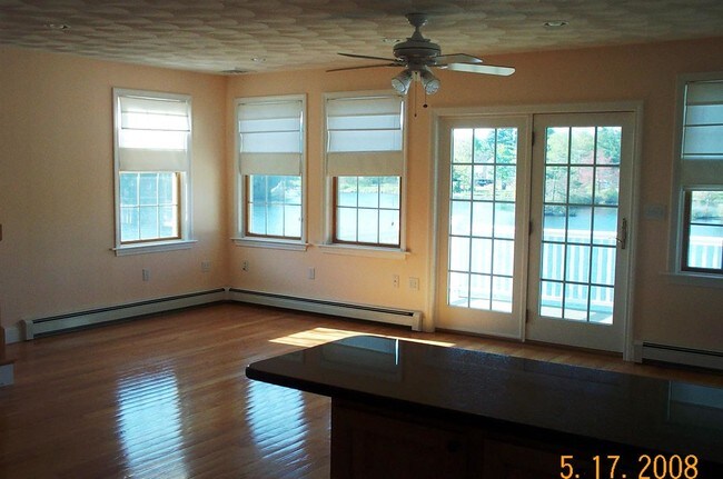 Building Photo - 35 Shore Dr