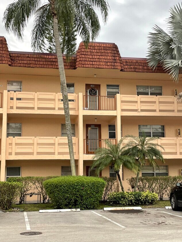 14790 Bonaire Blvd Unit 208, Delray Beach, FL 33446 Condo for Rent in
