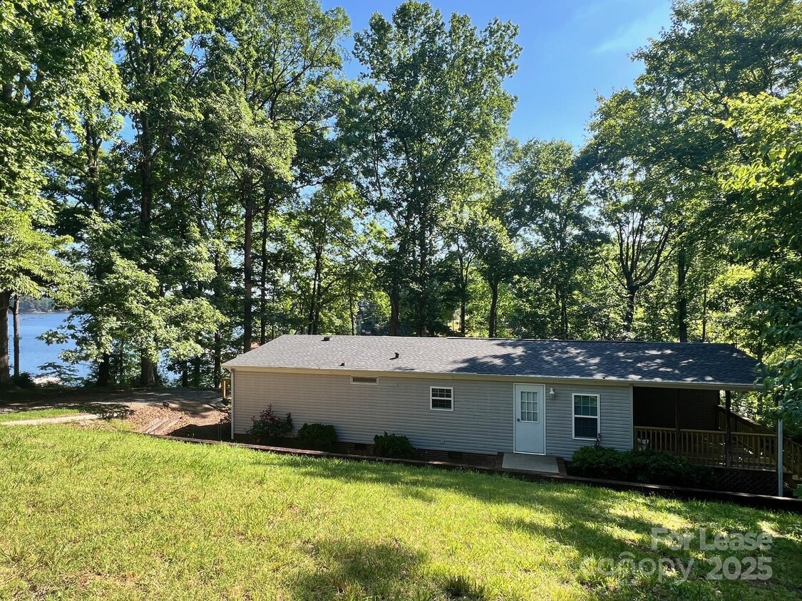 Foto principal - 491 Robinson Rd