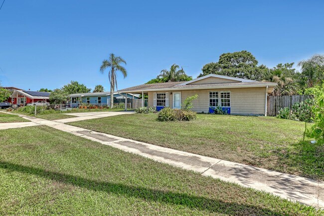 Building Photo - 775 Bianca Dr NE