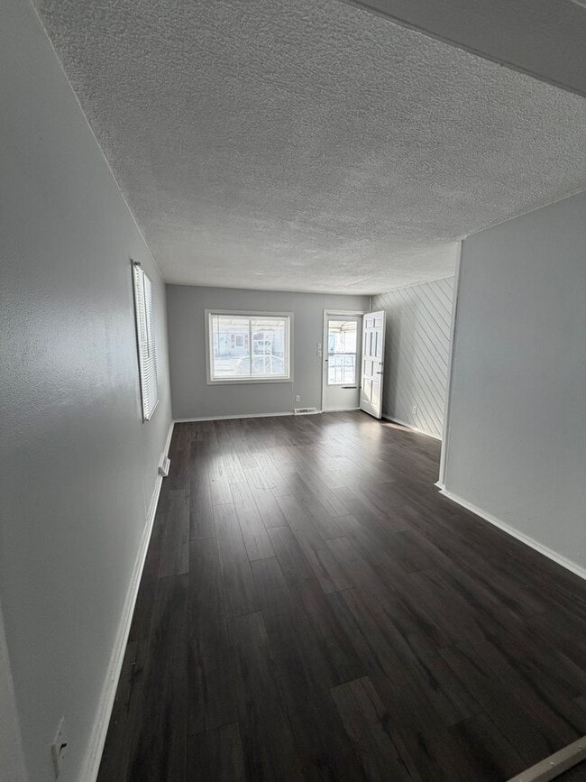 Building Photo - 3 Bedroom Ranch in Warren.