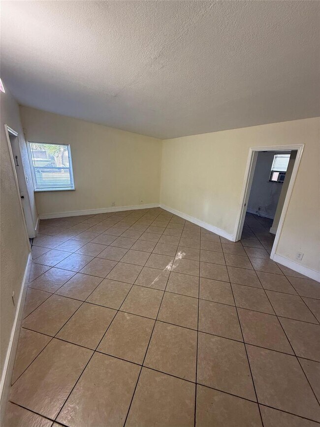 Foto del edificio - 1608 NW 11th St